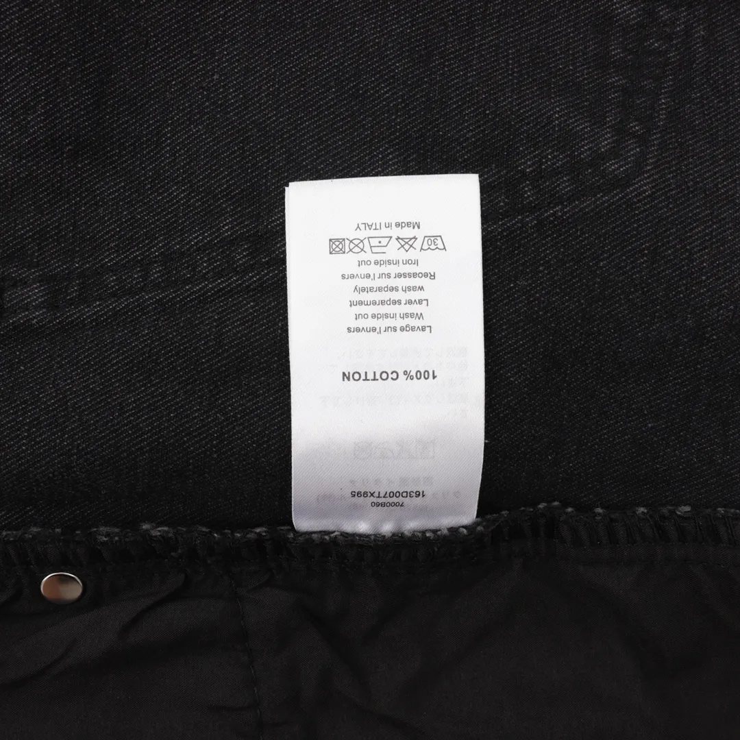 P220 model number Y827 Chromehearts/Chrome Hearts classic leather label cross denim trousers After the trousers are finished, they are subjected to heavy enzyme stone grinding and rinsing. Each pair is different in washing. The heavy washing process has many hidden secret details. The trousers featured this time are perfect in terms of shape and upper body. It is no exaggeration to say that it takes more time to make 20 short-sleeves than to make one pair of jeans. The fabric is made of 12.2 ounces of high-quality denim. Only denim with 12 ounces or more can have the unique high-end texture of denim. I am very satisfied with the proofing after several washes. Size:28-34